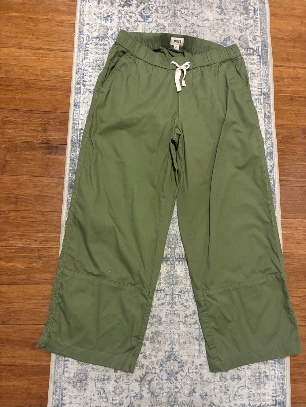 Pact women’s medium Olive Green Drawstring Wide-Leg cotton pants - cropped